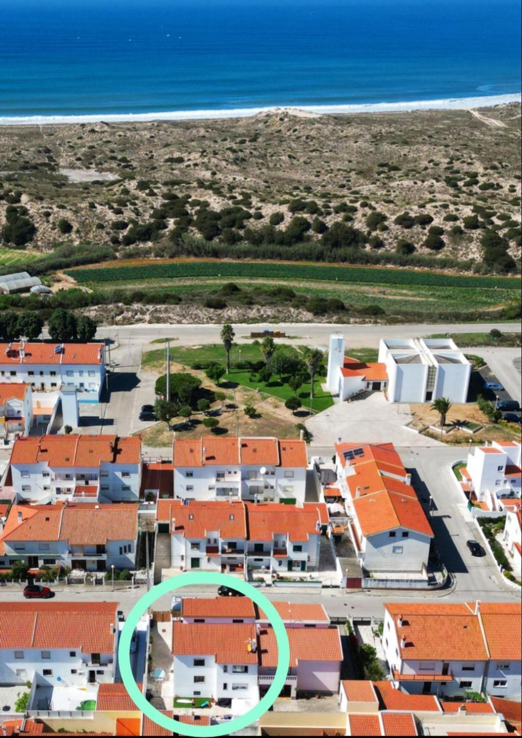 Bed and Breakfast Supertubos House Peniche Атоґія-да-Балея Екстер'єр фото